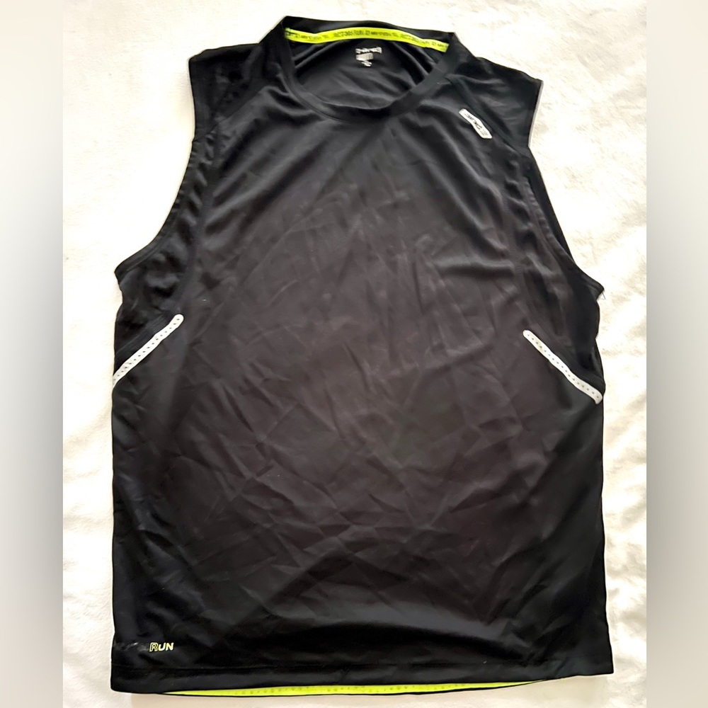 Hind exercise sleeveless with reflective strips